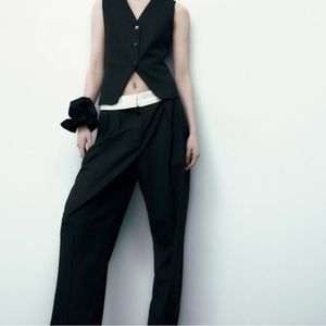 ZaraHigh-waisted XS pants w contrasting belt. Side pockets and back flap pockets
